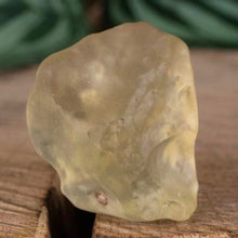 Load image into Gallery viewer, Libyan Dessert Glass LDG Crystal 7.89g in weight