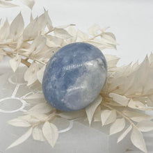 Load image into Gallery viewer, Blue Calcite Crystal Palm Stone Palmstone