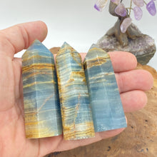Load image into Gallery viewer, Blue Onyx Crystal Tower Point Generator