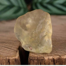 Load image into Gallery viewer, Libyan Dessert Glass LDG Crystal 7.89g in weight