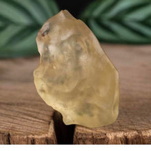 Load image into Gallery viewer, Libyan Dessert Glass LDG Crystal 10.22g in weight