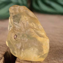 Load image into Gallery viewer, Libyan Dessert Glass LDG Crystal 8.94g in weight