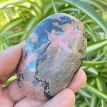 Load image into Gallery viewer, Rhodonite Crystal Palm Stone Palmstone
