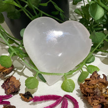 Load image into Gallery viewer, Mangano Calcite Crystal Heart