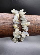 Load image into Gallery viewer, Labradorite Crystal Chip Bracelet