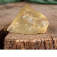 Load image into Gallery viewer, Libyan Dessert Glass LDG Crystal 9.31g in weight