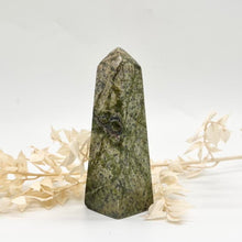 Load image into Gallery viewer, Serpentine Crystal Tower Point Generator
