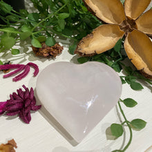 Load image into Gallery viewer, Mangano Calcite Crystal Heart