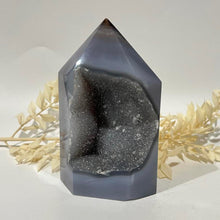 Load image into Gallery viewer, Druzy Agate Crystal Tower Point Generator