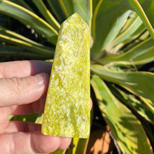 Load image into Gallery viewer, Serpentine Crystal Tower Point Generator