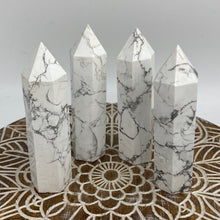 Load image into Gallery viewer, Howlite Crystal Tower Point Generator