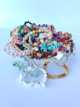 Load image into Gallery viewer, Hematite Crystal Chip Bracelet