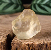 Load image into Gallery viewer, Libyan Dessert Glass LDG Crystal 6.63g in weight