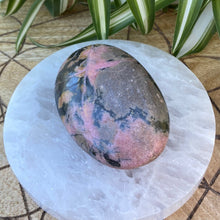 Load image into Gallery viewer, Rhodonite Crystal Palm Stone Palmstone