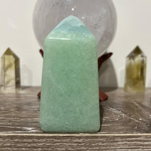 Load image into Gallery viewer, Pistachio Crystal Tower Point Generator