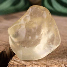 Load image into Gallery viewer, Libyan Dessert Glass LDG Crystal 6.63g in weight