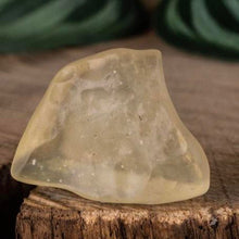 Load image into Gallery viewer, Libyan Dessert Glass LDG Crystal 4.62g in weight