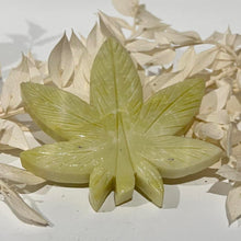 Load image into Gallery viewer, Leaf Crystal Carving Leaf Shape Crystal