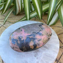 Load image into Gallery viewer, Rhodonite Crystal Palm Stone Palmstone