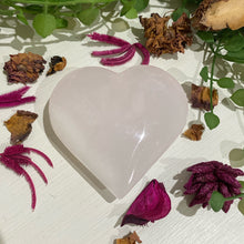 Load image into Gallery viewer, Mangano Calcite Crystal Heart