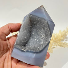 Load image into Gallery viewer, Druzy Agate Crystal Tower Point Generator
