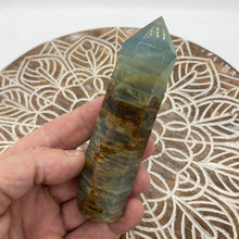 Load image into Gallery viewer, Blue Onyx Crystal Tower Point Generator