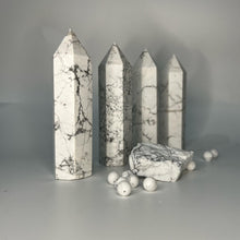 Load image into Gallery viewer, Howlite Crystal Tower Point Generator