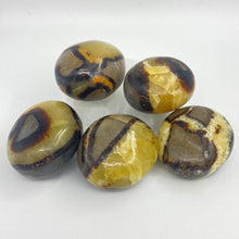 Load image into Gallery viewer, Septarium Crystal Palm Stone Palmstone