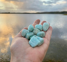 Load image into Gallery viewer, New Jade Tumbled / Tumble Stone