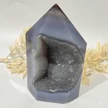 Load image into Gallery viewer, Druzy Agate Crystal Tower Point Generator