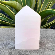 Load image into Gallery viewer, Mangano Calcite  Crystal Tower Obelisk Point