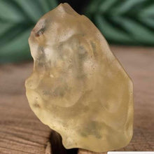 Load image into Gallery viewer, Libyan Dessert Glass LDG Crystal 10.22g in weight