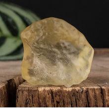 Load image into Gallery viewer, Libyan Dessert Glass LDG Crystal 14.75g in weight