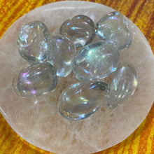Load image into Gallery viewer, Aura Aura Clear Quartz Tumbled / Tumble Stone / Tumbles