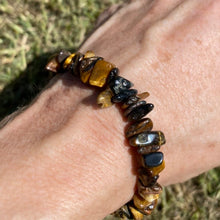 Load image into Gallery viewer, Tigers Eye ๐ Crystal chip bracelet