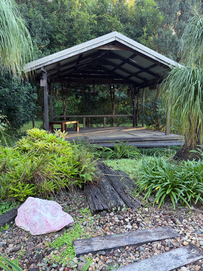 Come, relax and open with Qigong, followed by Sound Healing with Singing Ring®︎