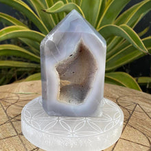 Load image into Gallery viewer, Druzy Agate Crystal Tower Point Generator
