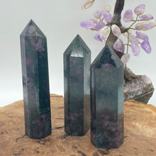 Load image into Gallery viewer, Yooperite Crystal Tower Point Generator
