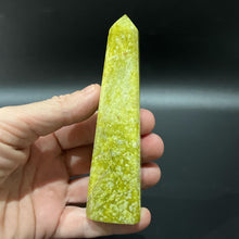 Load image into Gallery viewer, Serpentine Crystal Tower Point Generator
