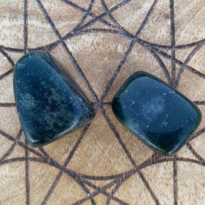 Nephrite Jade Tumbled / Tumble Stone / Tumbles