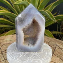 Load image into Gallery viewer, Druzy Agate Crystal Tower Point Generator
