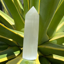 Load image into Gallery viewer, Selenite Crystal X Large Generator Tower
