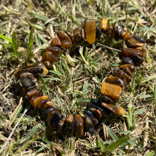 Load image into Gallery viewer, Tigers Eye 👁  Crystal chip bracelet
